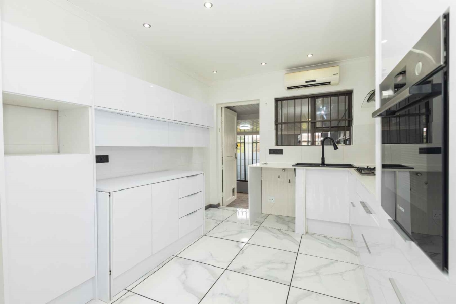 To Let 3 Bedroom Property for Rent in Normandie Western Cape